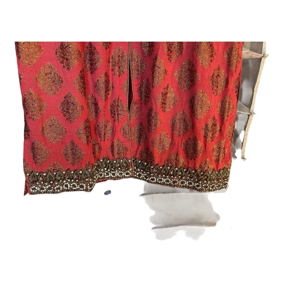 Elegant Sleeveless Coral colored Kurta Top with Exquisite Detailed Beadwork - Picture 4 of 5